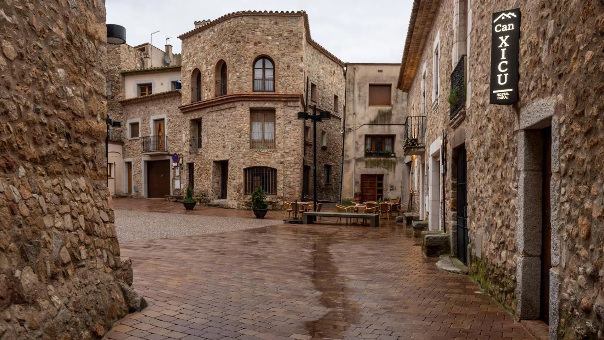 Hostal Can Xicu Capmany 3*,