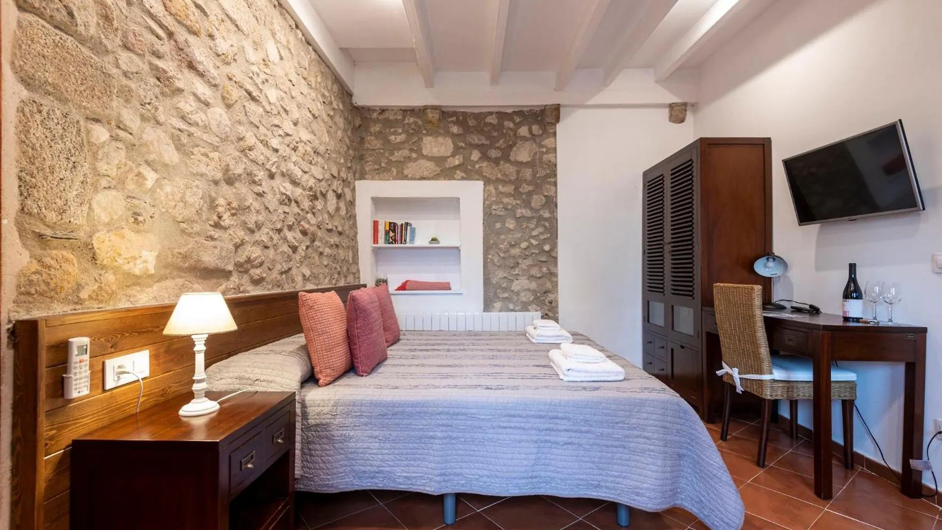 Hostal Can Xicu Capmany Hotel