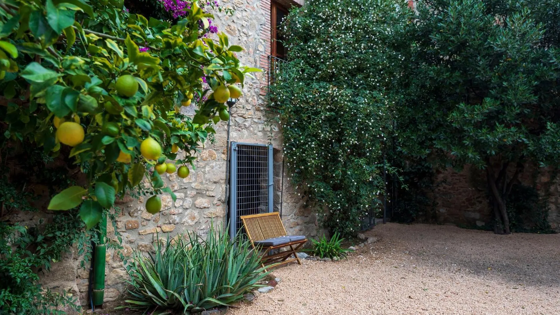 Hostal Can Xicu Capmany 3*,  Spain