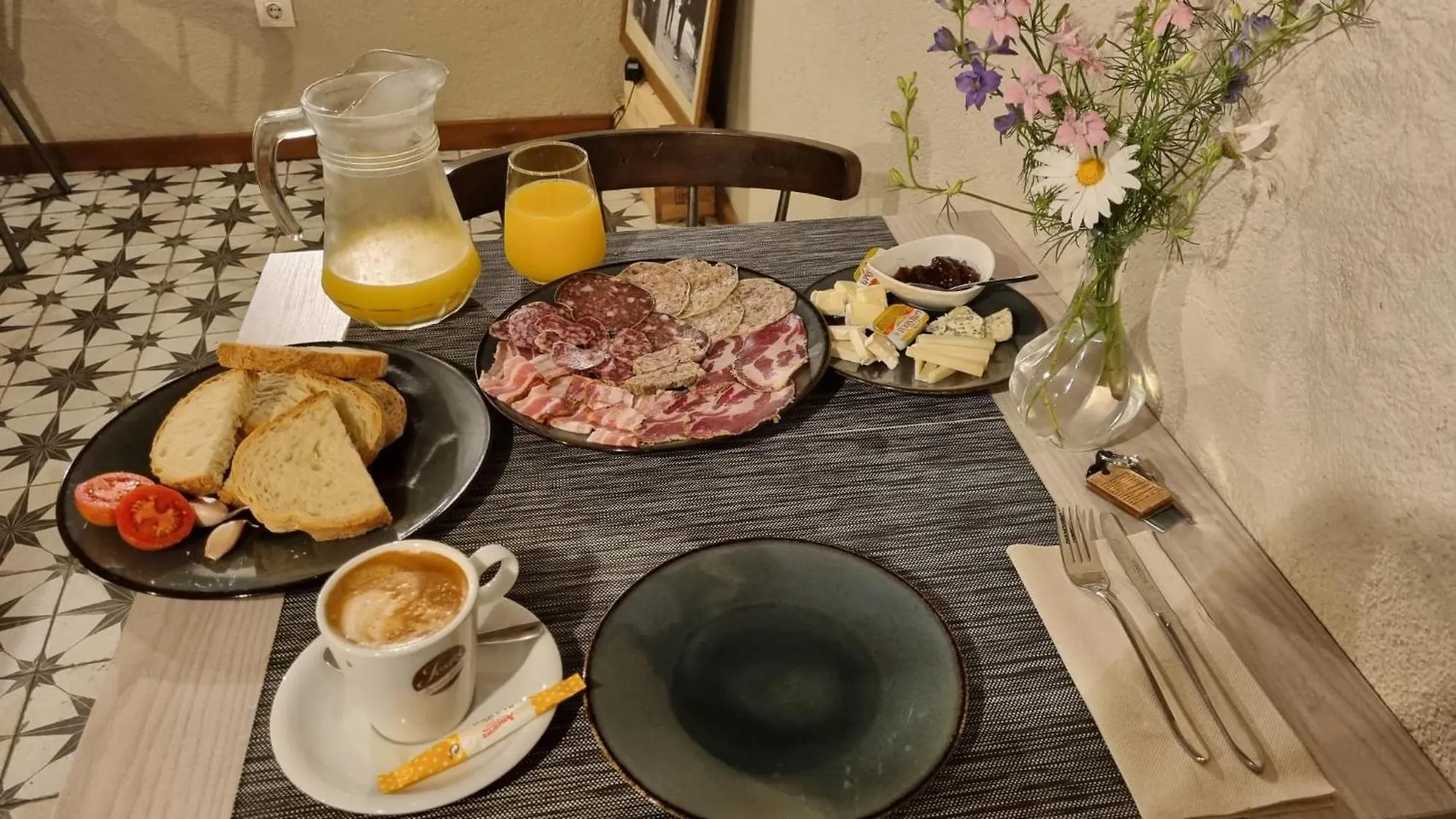 Hotel Hostal Can Xicu Capmany
